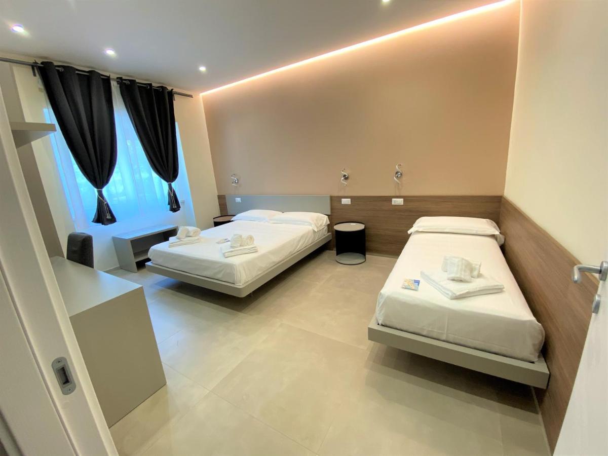 Levante Apartment And Room Bari Exterior photo