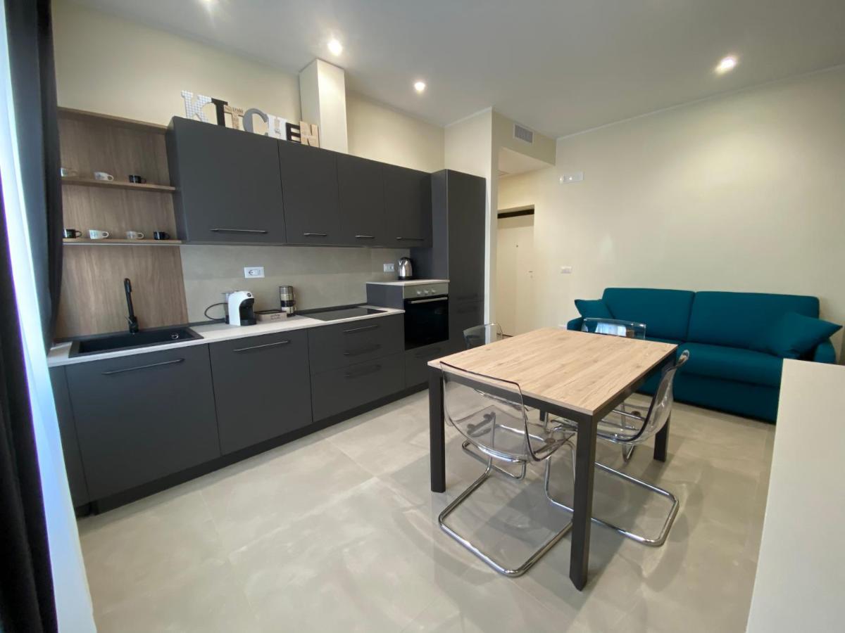 Levante Apartment And Room Bari Exterior photo