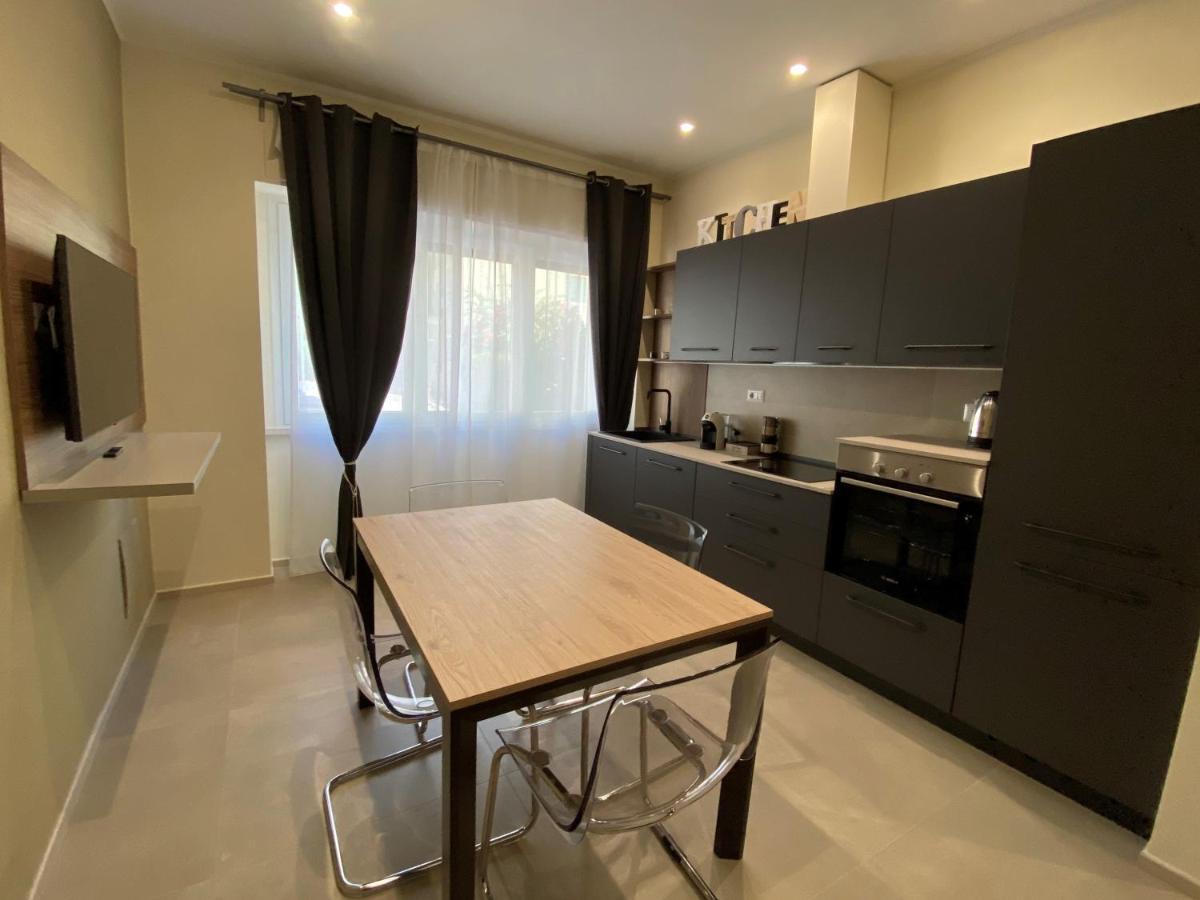 Levante Apartment And Room Bari Exterior photo