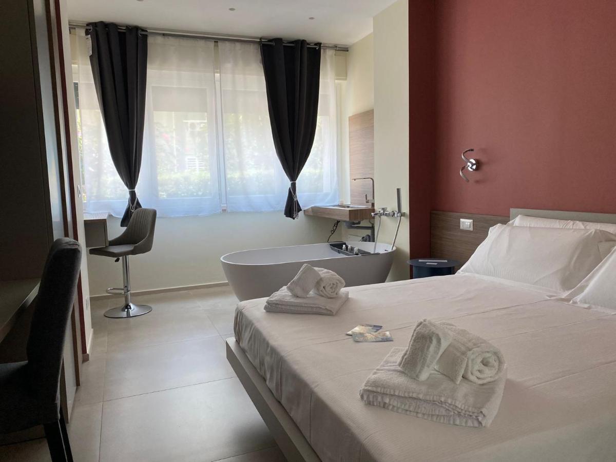 Levante Apartment And Room Bari Exterior photo