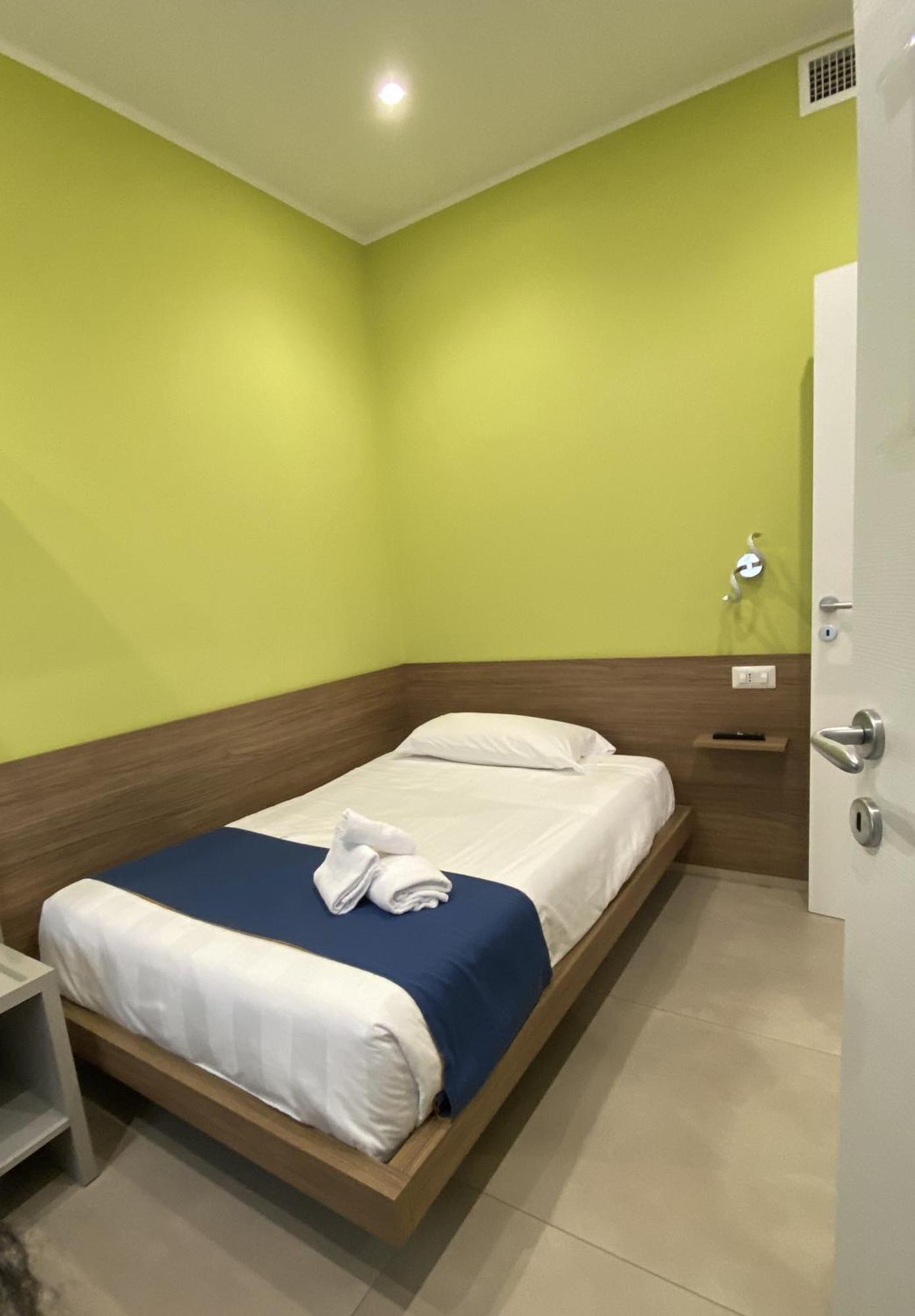 Levante Apartment And Room Bari Exterior photo
